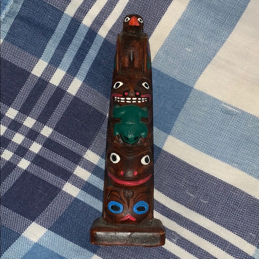 Wood tiki art piece